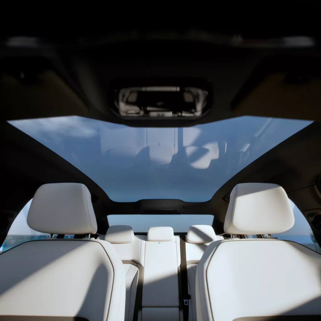 bmw-i3-interior-panoramic-glass-roof-fb-6ada04f7e3997279725326.webp